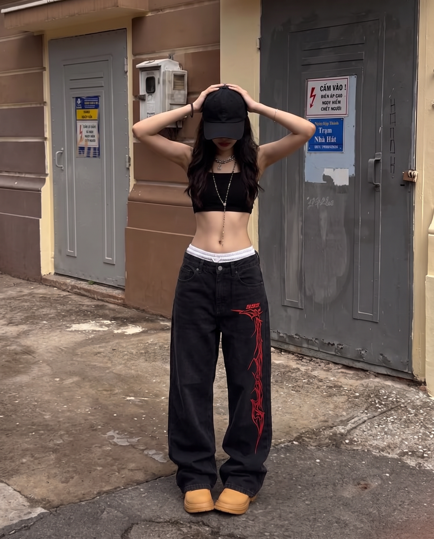 Veins Black Baggy Jeans For Women.